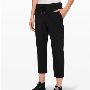 Lululemon On The Fly Woven Crop